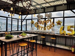 Horno, placa de cocina, utensilios de cocina