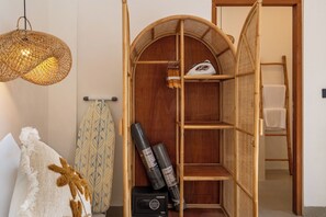 Armoire