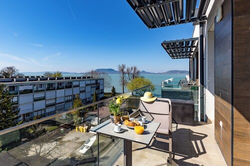 Sunset Resort 409 With Pool, Fonyód, Hungary