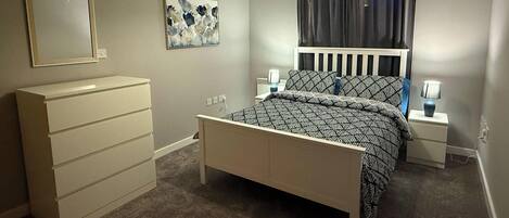 2 bedrooms, iron/ironing board, WiFi, bed sheets