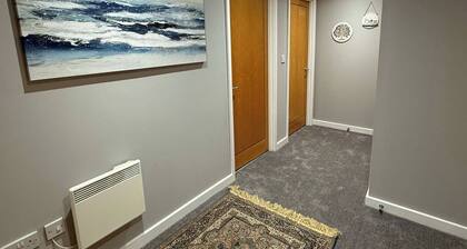 2 Bed - Sleeps 6 - Free Parking - Town Centre