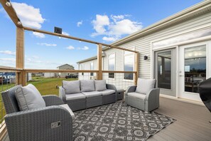 Terrace/patio - Large PEI Home with Bunk Room, Two Kitchens & Relaxing Outdoor Deck (Prince Edward Island)