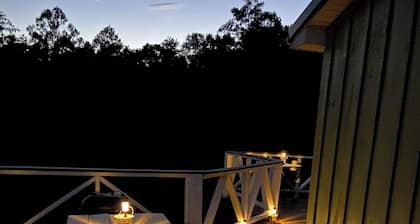Family Friendly-Queen beds- Large deck-Spacious kitchen