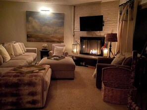 Smart TV, fireplace