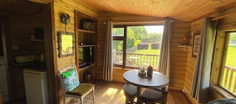 Lakeside Lodge - Castlemartyr - Sleeps 4
