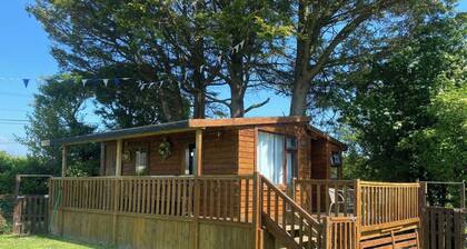 Lakeside Lodge - Castlemartyr - Sleeps 4