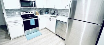 Cozy brand new 2-bedroom 1 bathroom abode near transit