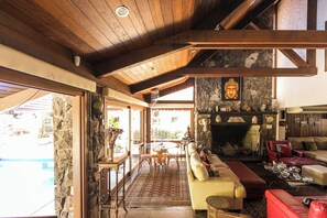 Interior - Beautiful Mansion in Asuncion (Vila Assunção Porto Alegre)