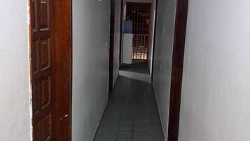 Quarto casal econômico, vista para a cidade | Área de estar