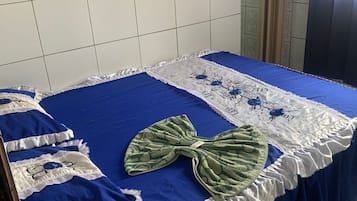 Quarto casal econômico, vista para a cidade | Escrivaninha