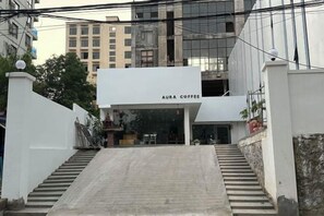 Ảnh chưa phân loại, 2 trong số 6 ảnh, nút