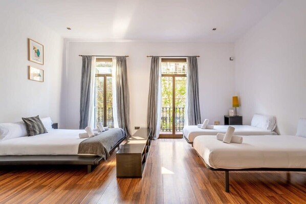 5 bedrooms, desk, iron/ironing board, WiFi