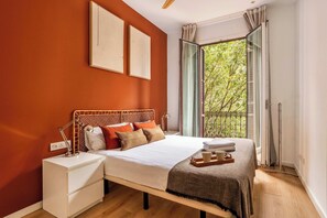 4 bedrooms, desk, iron/ironing board, WiFi
