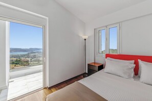 4 chambres, fer et planche à repasser, accès Internet, draps fournis