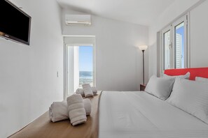 4 bedrooms, iron/ironing board, internet, bed sheets