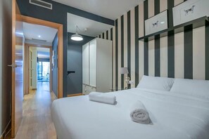 2 slaapkamers, een bureau, een strijkplank/strijkijzer, wifi