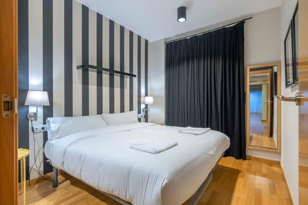 2 bedrooms, desk, iron/ironing board, WiFi