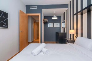 2 bedrooms, desk, iron/ironing board, WiFi