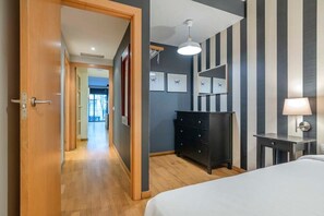 10 habitaciones, escritorio, tabla de planchar con plancha y wifi 