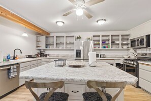 Mikrowelle, Ofen, Herdplatte, Geschirrspüler