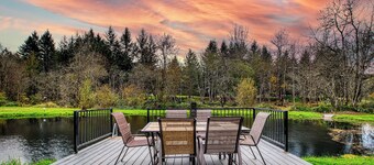 Cedar Creek Escape: Spacious 4 Bedroom Chateau,  Private Pond & Creek Frontage