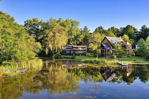 Lakefront, Kayaks Included, Come Unwind In Lenox!