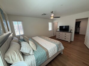 3 slaapkamers, een strijkplank/strijkijzer, reisbedje, gratis wifi