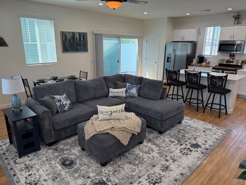 King Suite-Mins to Hosp: VA, PCH, Mayo. Close to everything: Sports, Restaurants