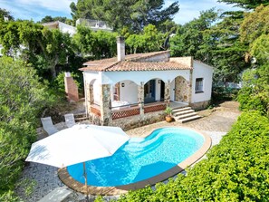 Pool - ESCALE: Beautiful holiday rental house with private pool in Masos de Pals (Pals)