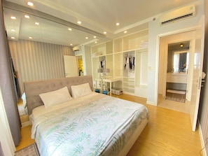 Luxury-Apartment, Stadtblick | Schreibtisch, Bügeleisen/Bügelbrett, kostenloses WLAN, Rollstuhlgeeignet
