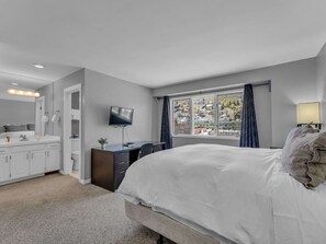 3 bedrooms, desk, iron/ironing board, WiFi