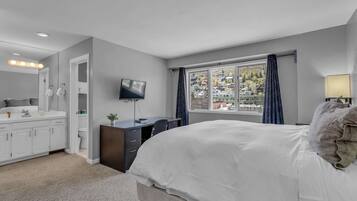 3 bedrooms, desk, iron/ironing board, WiFi