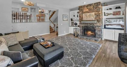 Old Town Mountain Views with Hot Tub & Deck