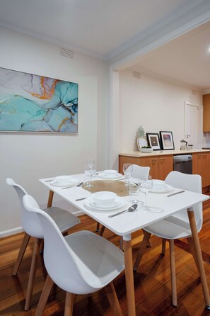 Dining - Bright 2B Hampton Coastal Getaway Steps From Beach (Hampton)