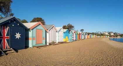 Bright 2B Hampton Coastal Getaway Steps From Beach