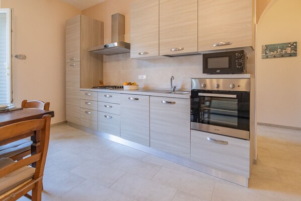 Réfrigérateur, micro-ondes, four, lave-vaisselle