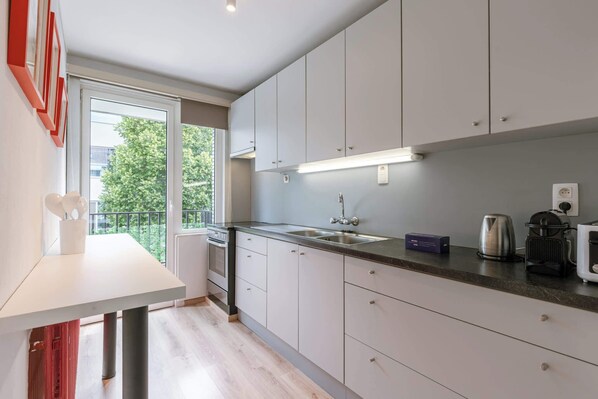 Fridge, microwave, oven, stovetop