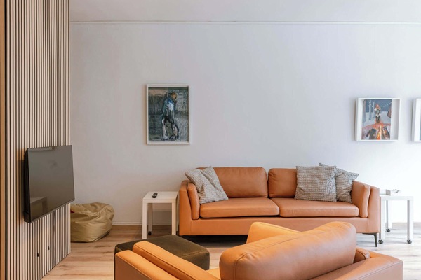 Enjoy a cozy and light-filled living area with modern finishes and a warm ambiance