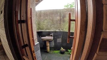 Chambre Standard Double ou avec lits jumeaux, balcon, vue montagne | Salle de bain