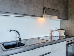 雪櫃、微波爐、焗爐、廚房用具/餐具/器皿