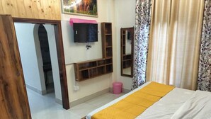 Deluxe Room, Balcony, Mountain View | Kalis bunyi, Wi-fi percuma