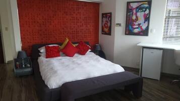 6 habitaciones, tabla de planchar con plancha, wifi y ropa de cama