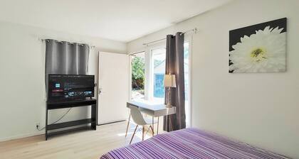 214B - Cozy Studio with AC & Kitchen near Stanford