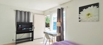 214B - Cozy Studio with AC & Kitchen near Stanford