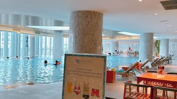 Indoor pool, 2 outdoor pools