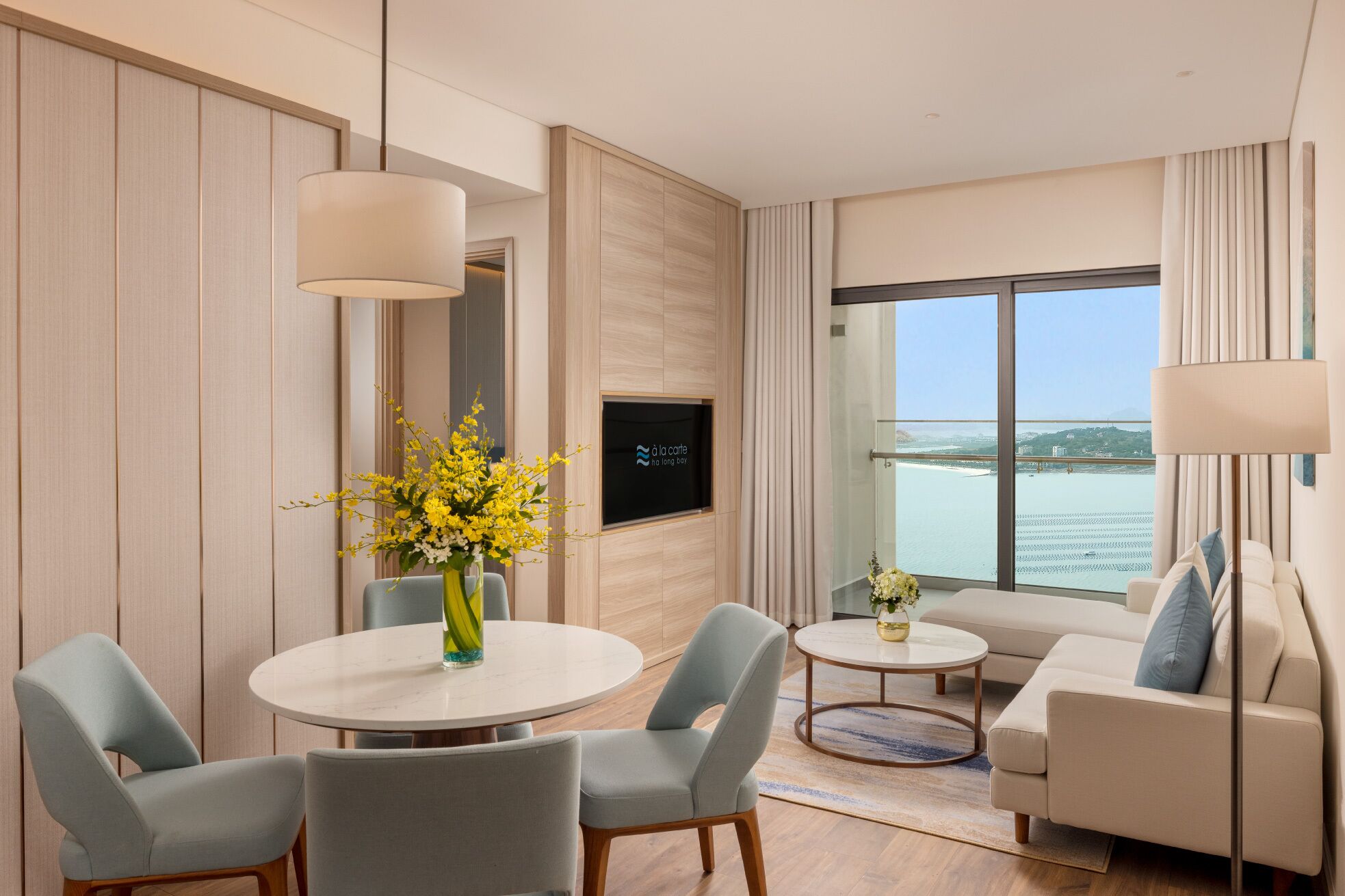 Televisión de pantalla plana de 42 pulgadas con canales por cable