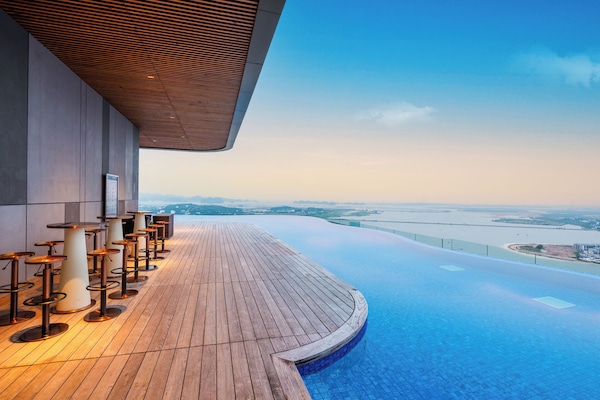 Piscina coperta, 2 piscine all'aperto