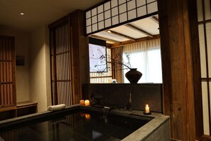 Luxury Double Room, Hill View | Deep-soaking bathtub - Miss or Dismiss (Chongqing)