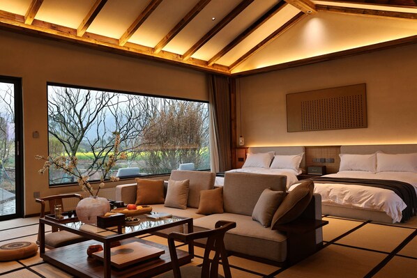 Habitación panorámica con 2 camas individuales, vista a la colina | Ropa de cama de alta calidad, edredón y artículos del minibar gratis