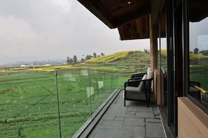 Premium Double Room, Garden View | Terrace/patio - Miss or Dismiss (Chongqing)